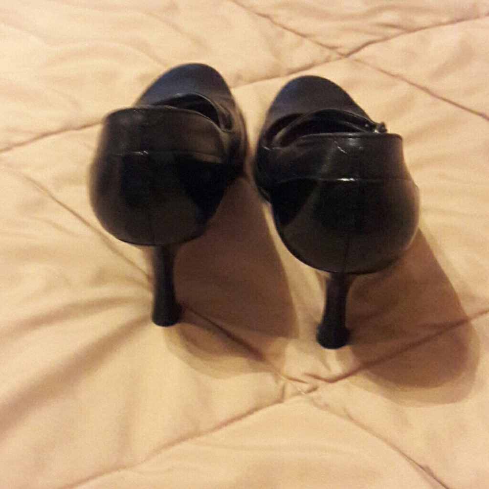 Shoes - Picture 3 of 4