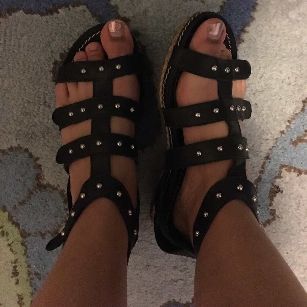 Pour La Victoire studded sandals