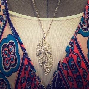 ‼️CLEARANCE‼️Crystal Studded Leaf Necklace