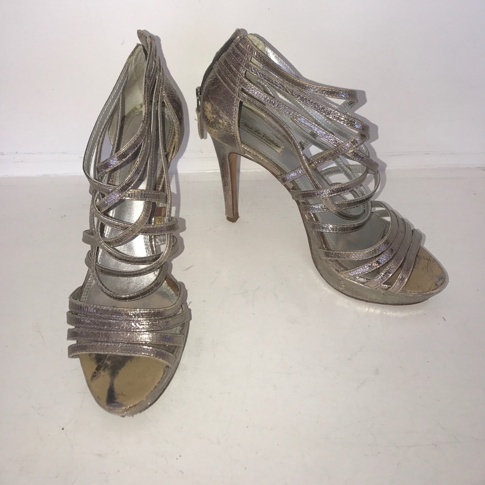 Pour La Victoire Women's Metallic Platform Heels.
