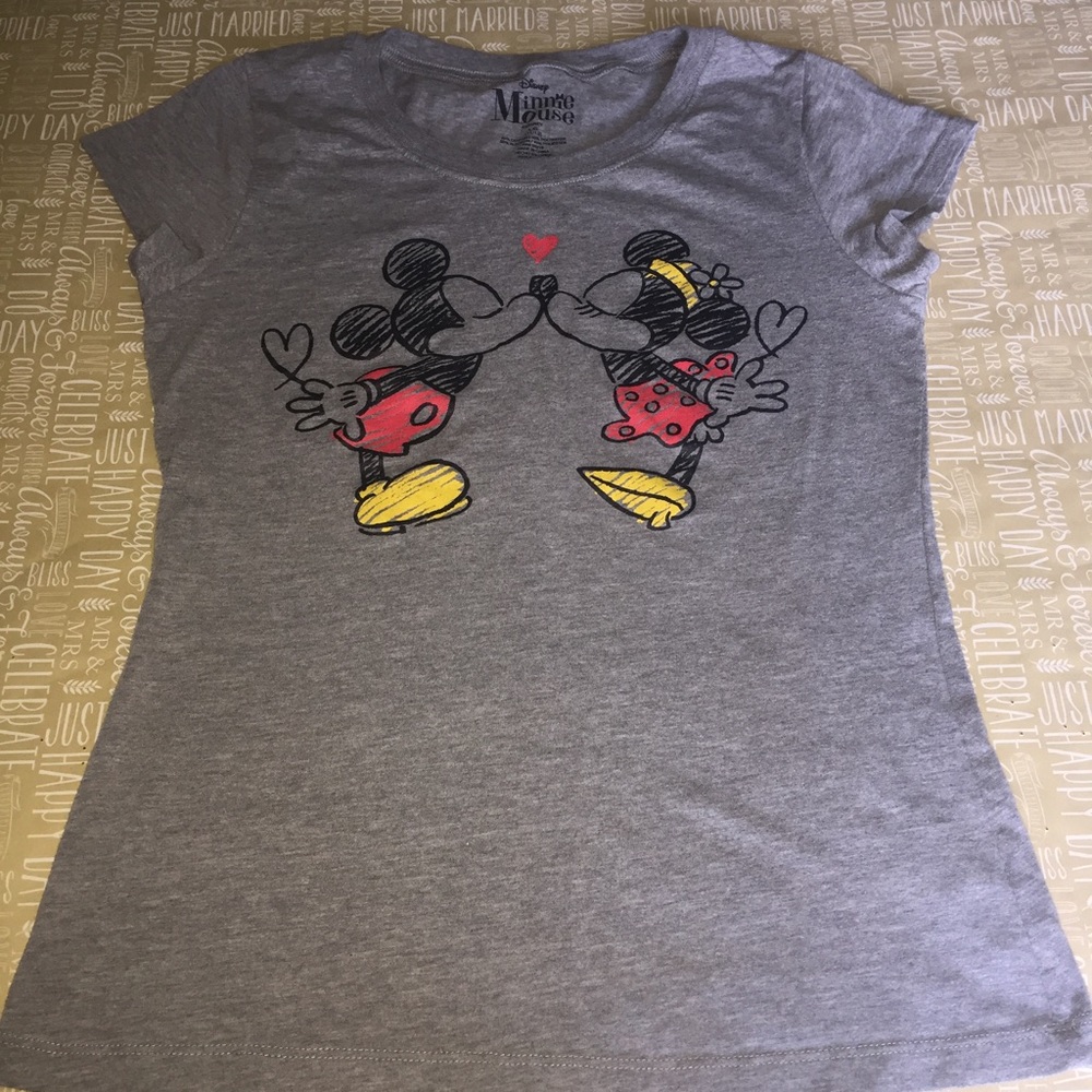 Disney Mickey & Minnie Mouse "Kissing" Shirt