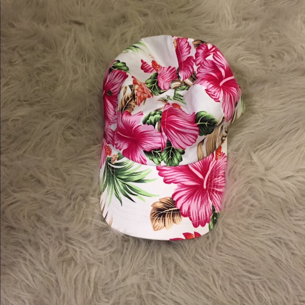 FUN floral hat! 🌸🌺