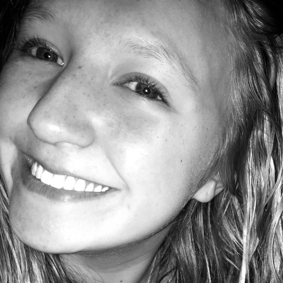 Meet your Posher, Alyssa - Picture 1 of 1