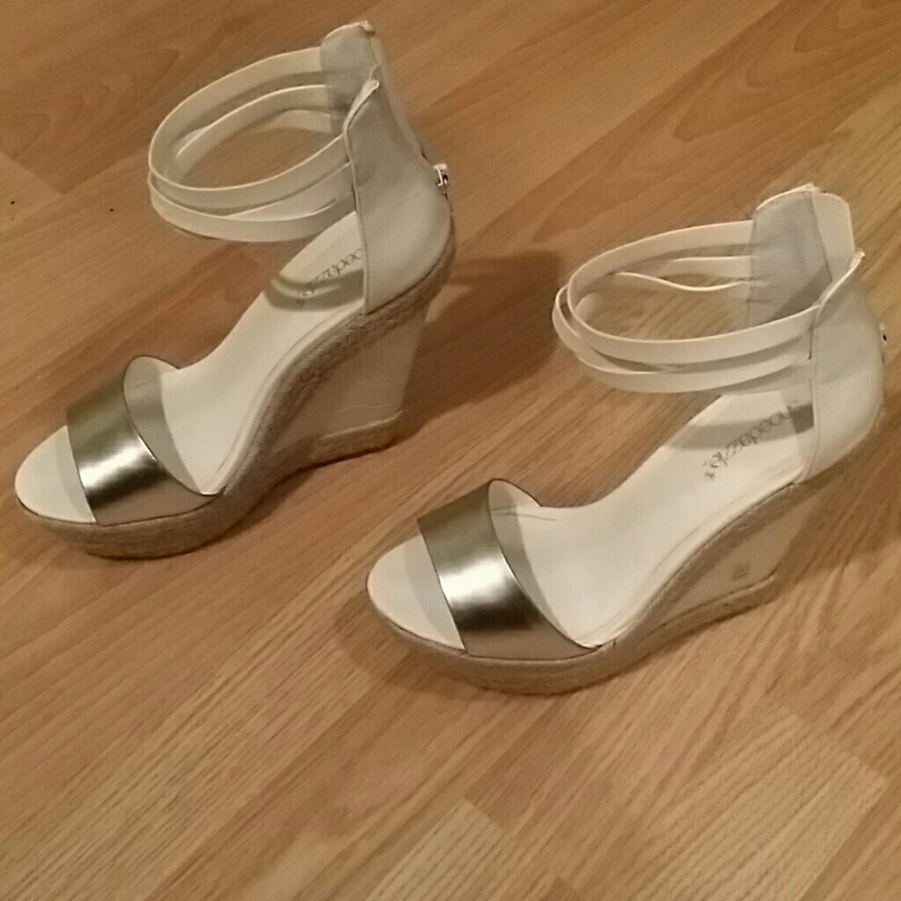 Shoedazzle White with Silver wedges
