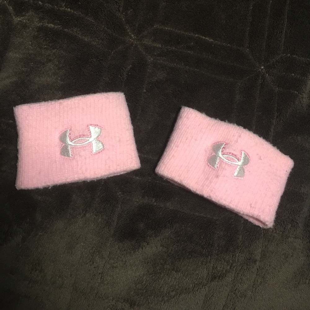 UNDER ARMOR PINK WHITE WRIST BANDS