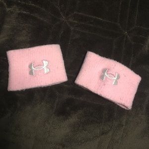 UNDER ARMOR PINK WHITE WRIST BANDS
