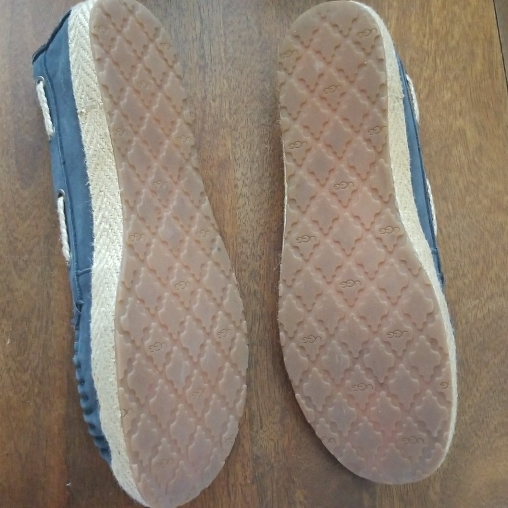 UGG - Picture 2 of 3