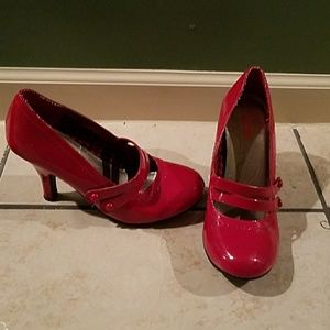 Cute red heels size 7