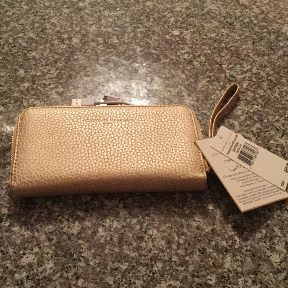 Adrienne Vittadini charging wallet