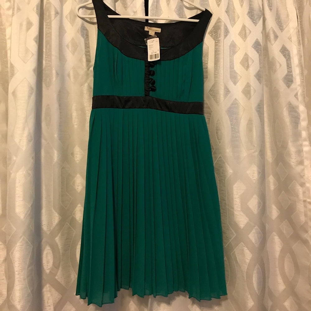 Knee length sleeveless green/black summer dress
