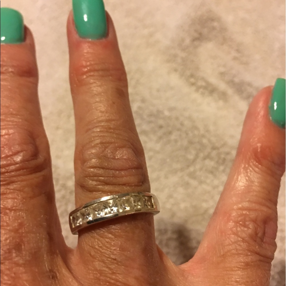 Silver Ring w/7 Square Diamond Like Stones!