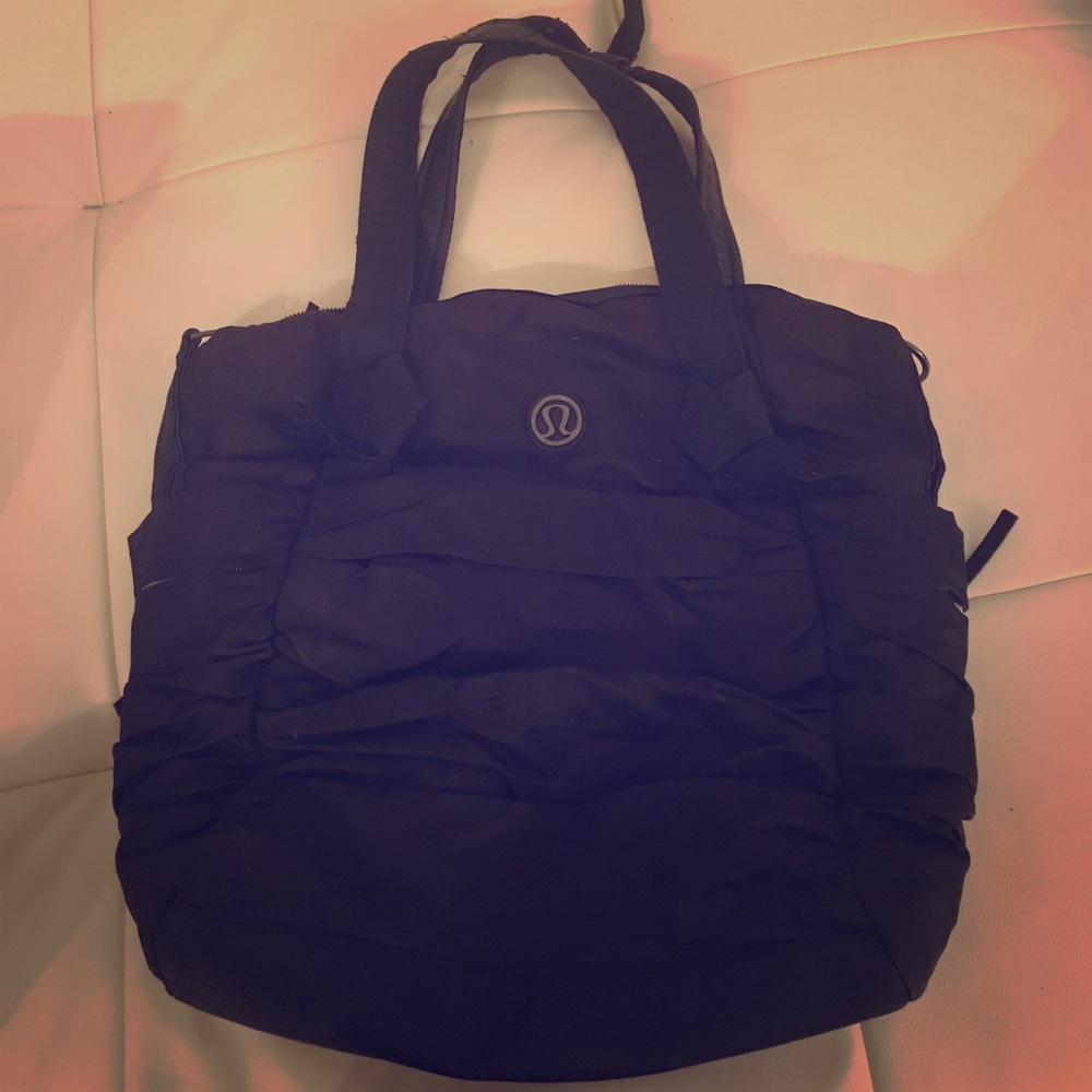 Lululemon athletica triumphet tote