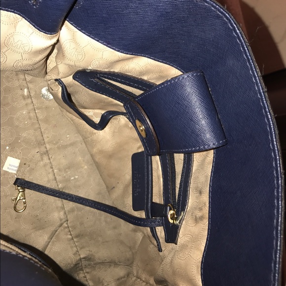 Gorgeous Navy Blue Michael Kors Handbag!! - Picture 3 of 5