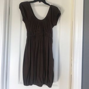 Super cute brown dress!