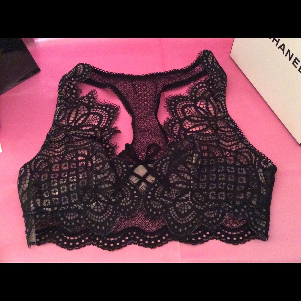 BRAND NEW BLACK VICTORIA SECRET BRALETTE - MEDIUM