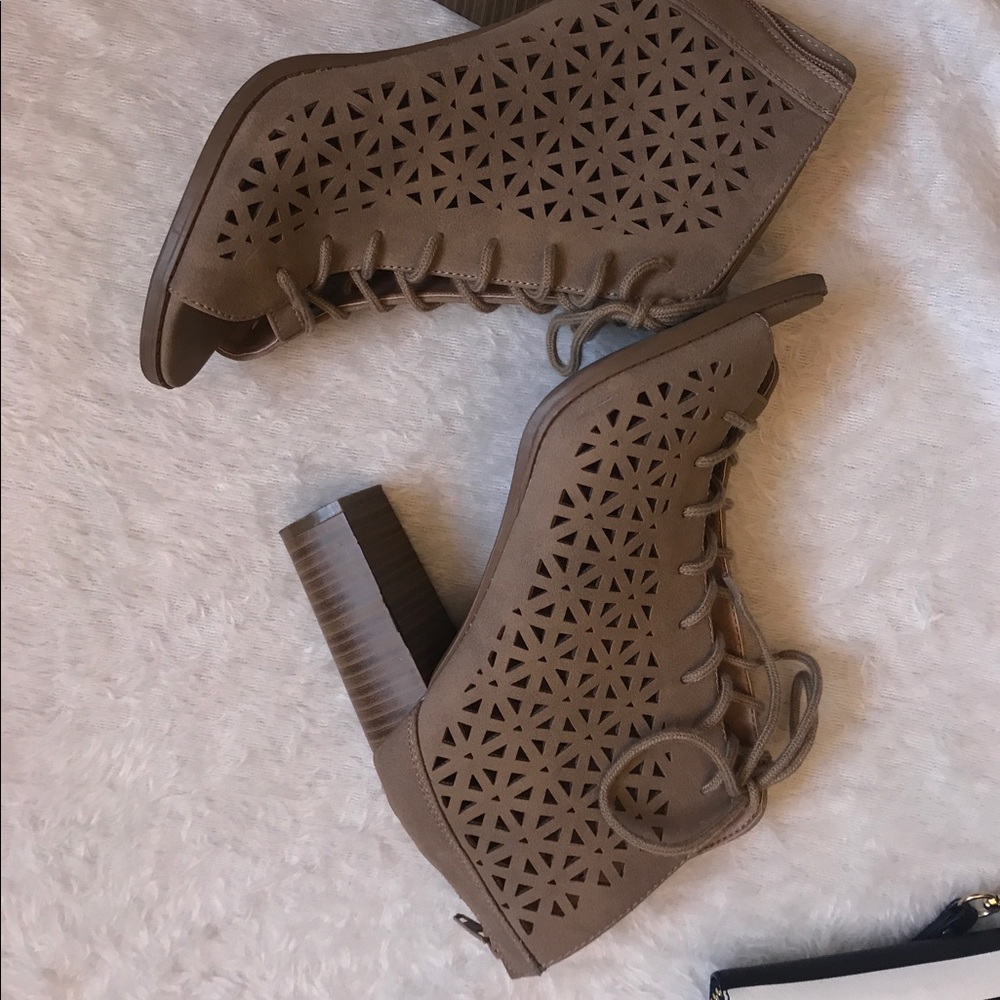 Super cute open booties!