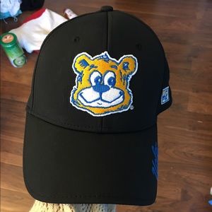 UCLA baseball cap with bear