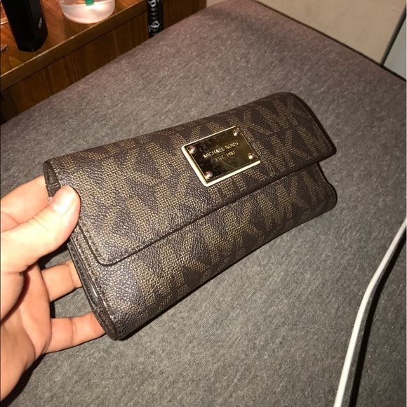 Michael Kors Wallet - Picture 1 of 2