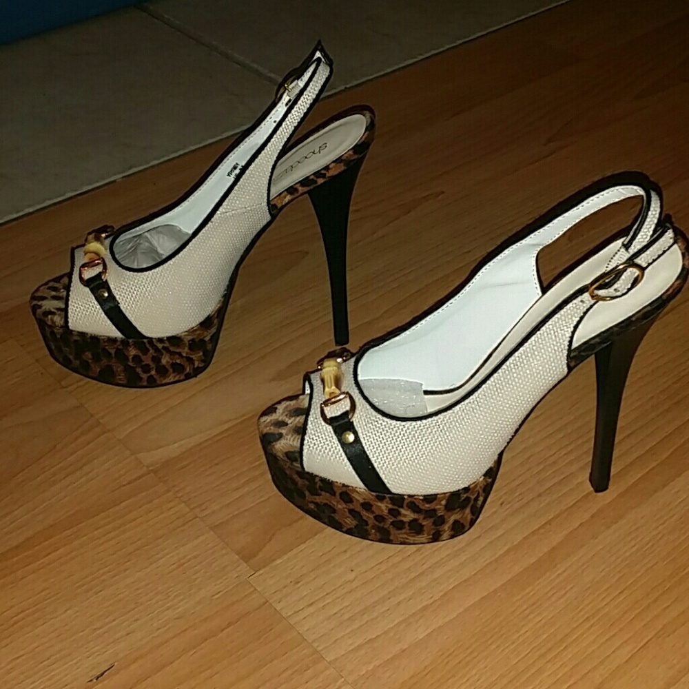 Shoedazzle Animal print Heels