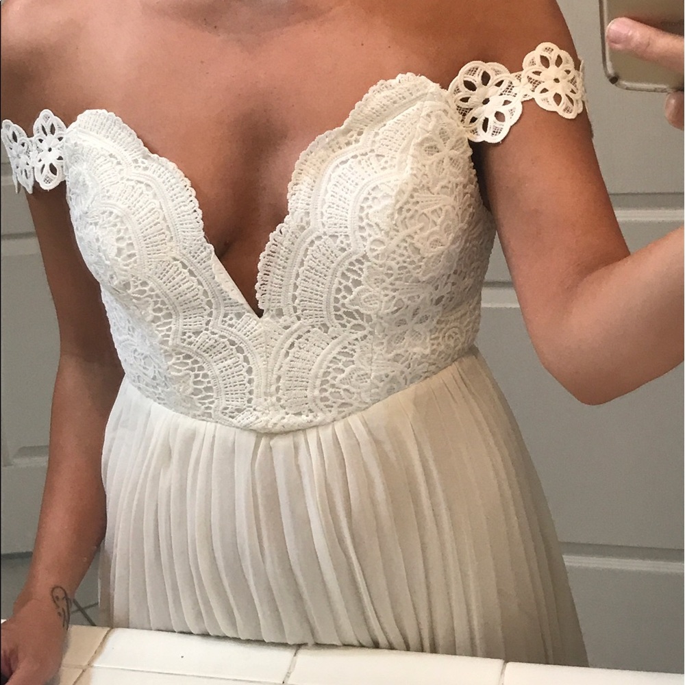 NWT Off the shoulder White lace pleated dress
