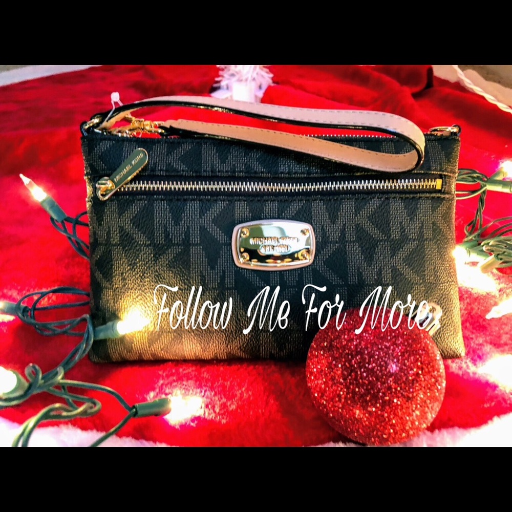 🎄Michael Kors Classic Chocolate Clutch🎅🏼