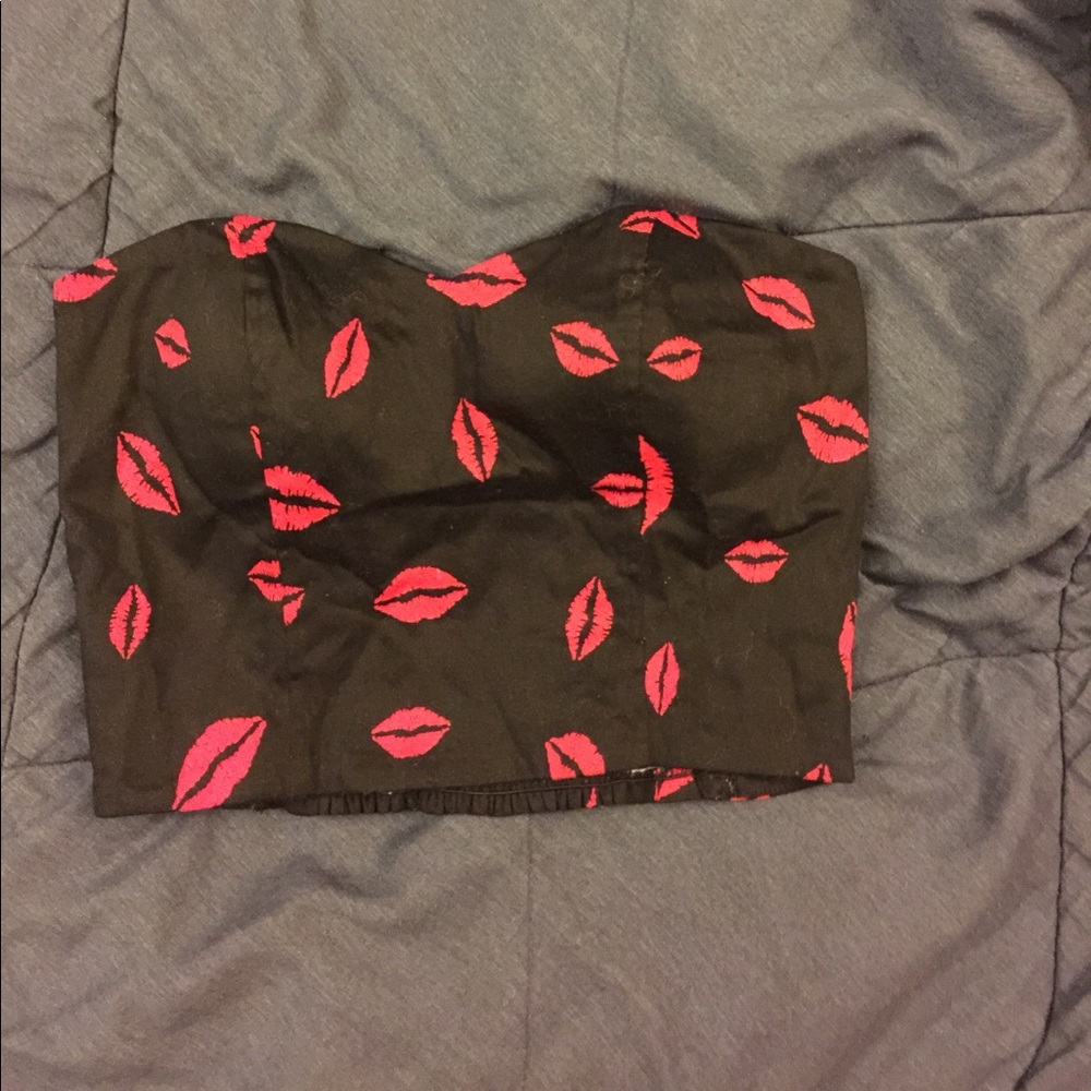 Red Kisses Crop Top✨