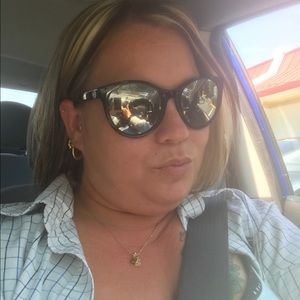 Meet your Posher, Crystal