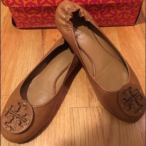 Tory Burch Reva flats tan pebbled leather Size 6