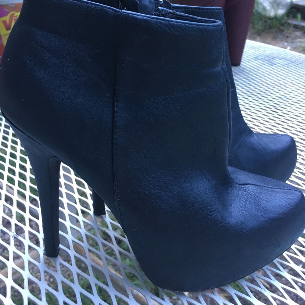 Qupid 6.5 black ankle boots.