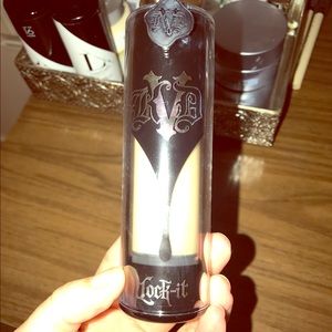 Kat Von D Lock It Foundation