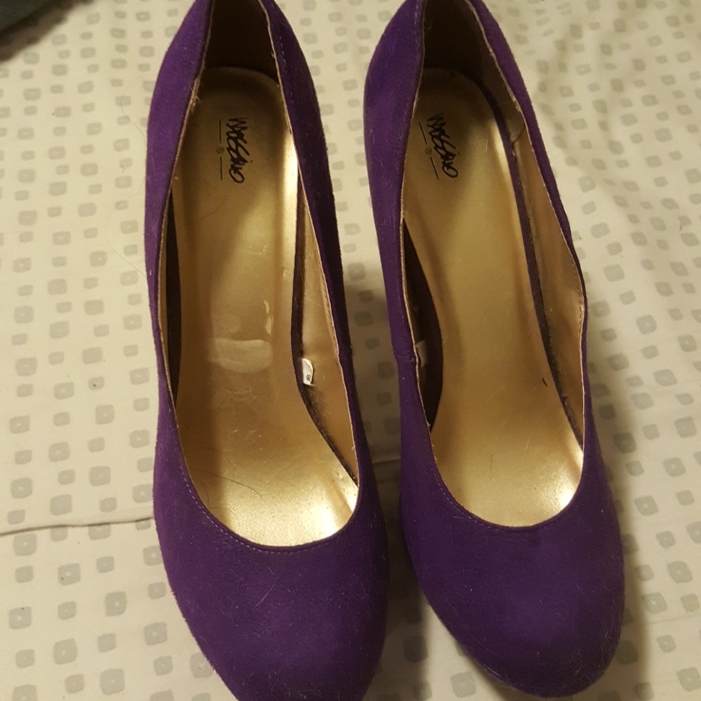 Purple pumps