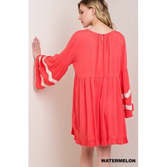 • Jean Bell Sleeve Tunic • - Picture 2 of 2