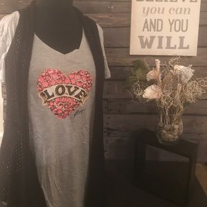 NWOT🌺Betsey Johnson V-neck Short Sleeve Top!!