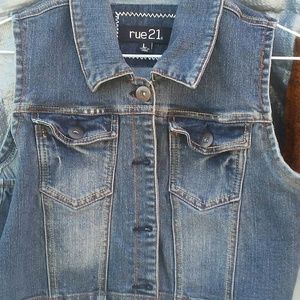 Rue 21 Sleevless Mid-length Jeanjacket