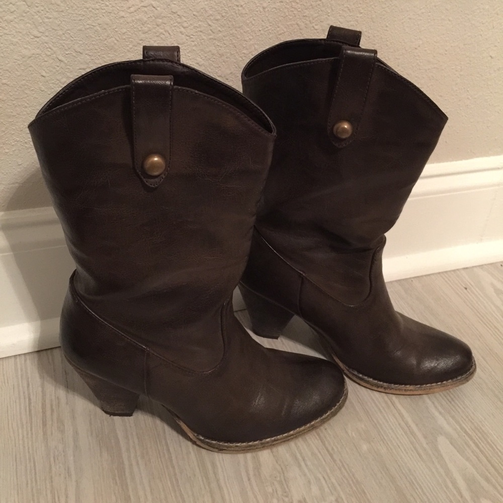 Very Volatile cowboy boots size 8