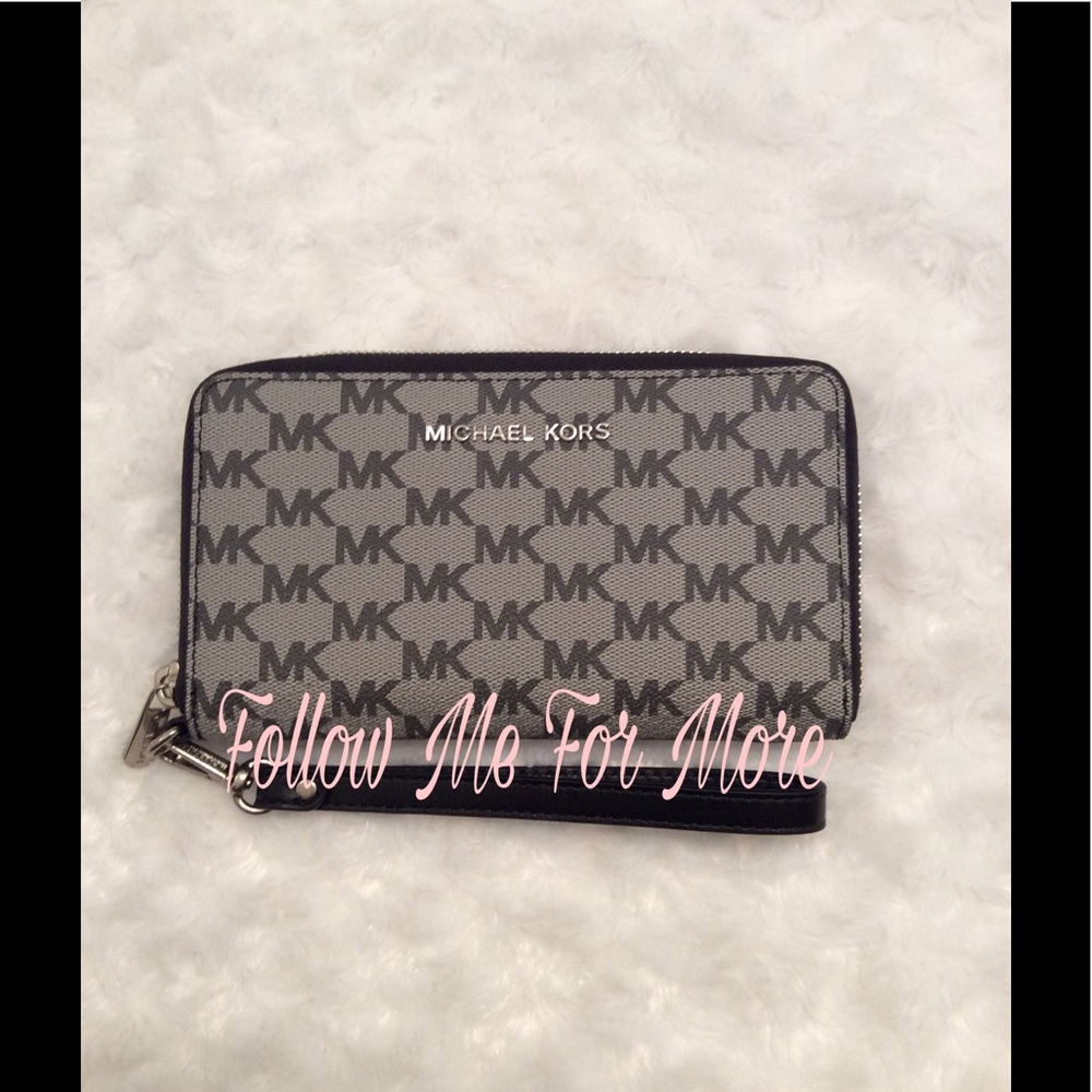 🆕 Michael Kors Heritage Collection Wristlet