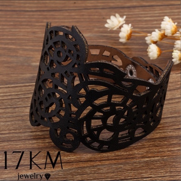 Retro Steampunk Cuff - Picture 3 of 4