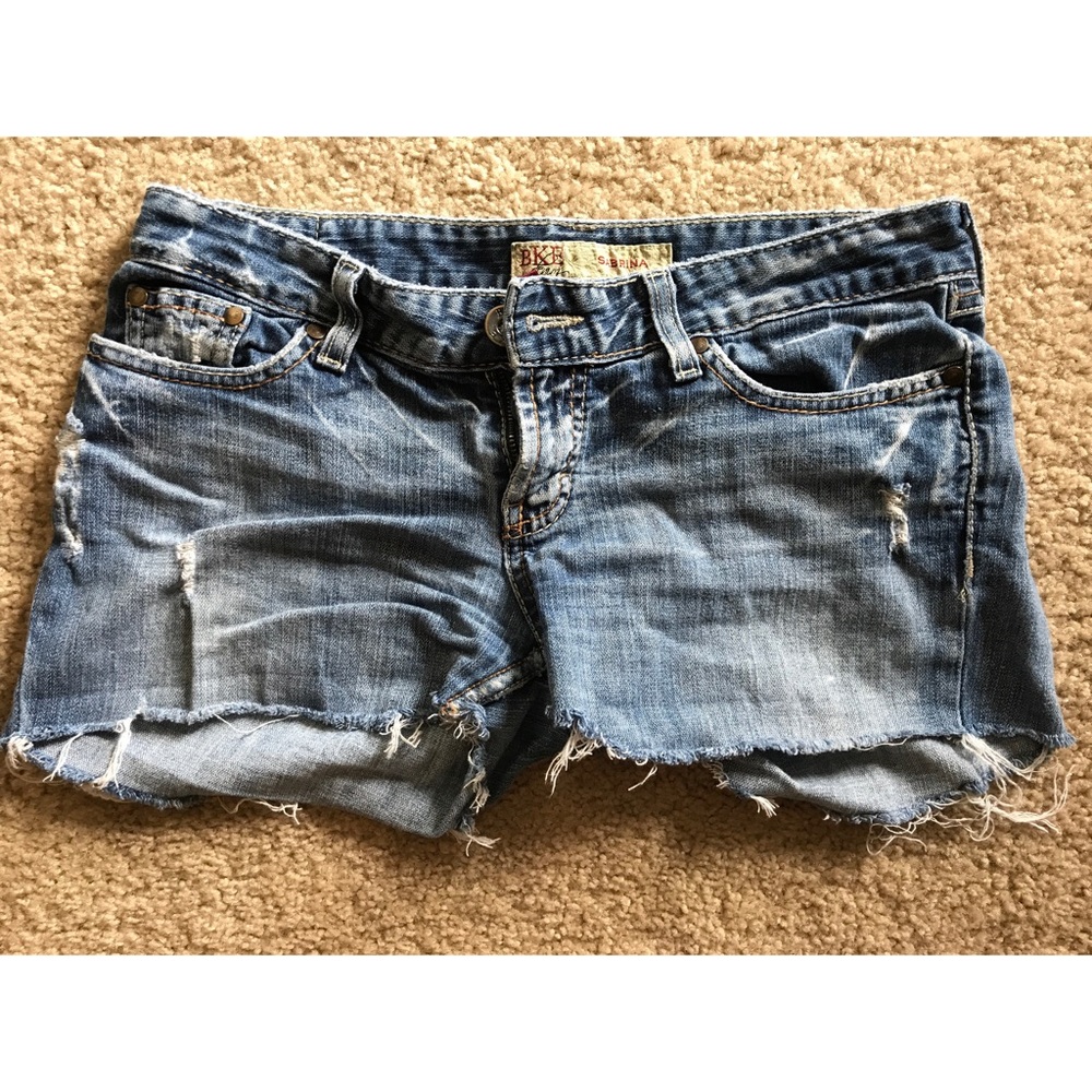 Buckle cut off shorts