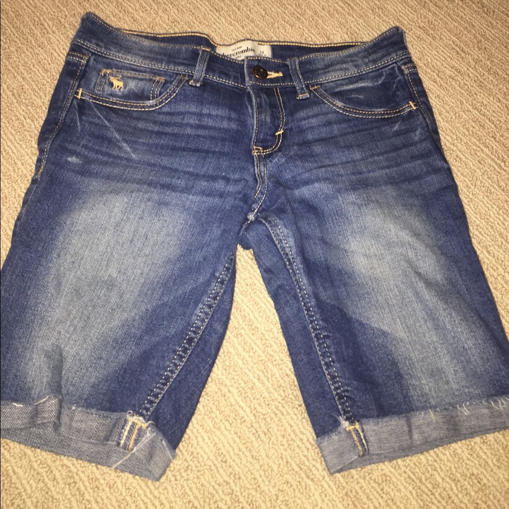 Abercrombie knee length shorts