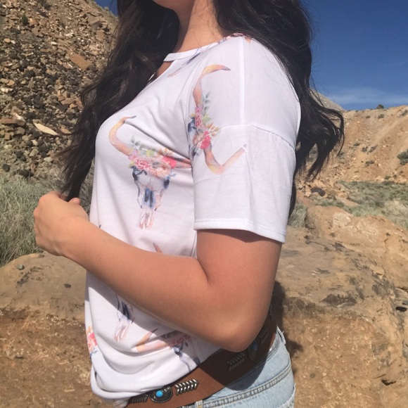 << Steer Skull Country Chic Loop Neck Tee Shirt >> - Picture 2 of 4
