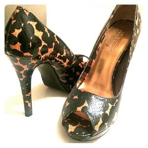 SALE. Animal print pumps. SALE