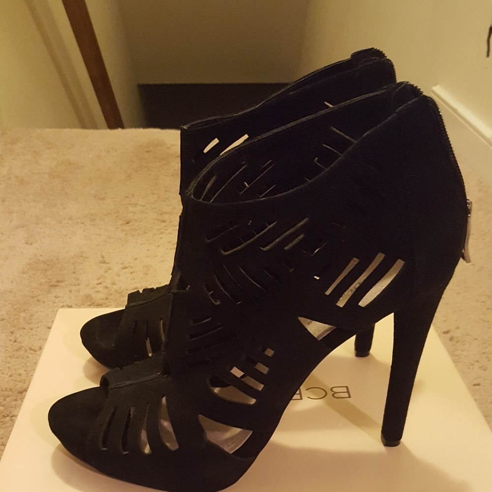 BCBG opent toe heels