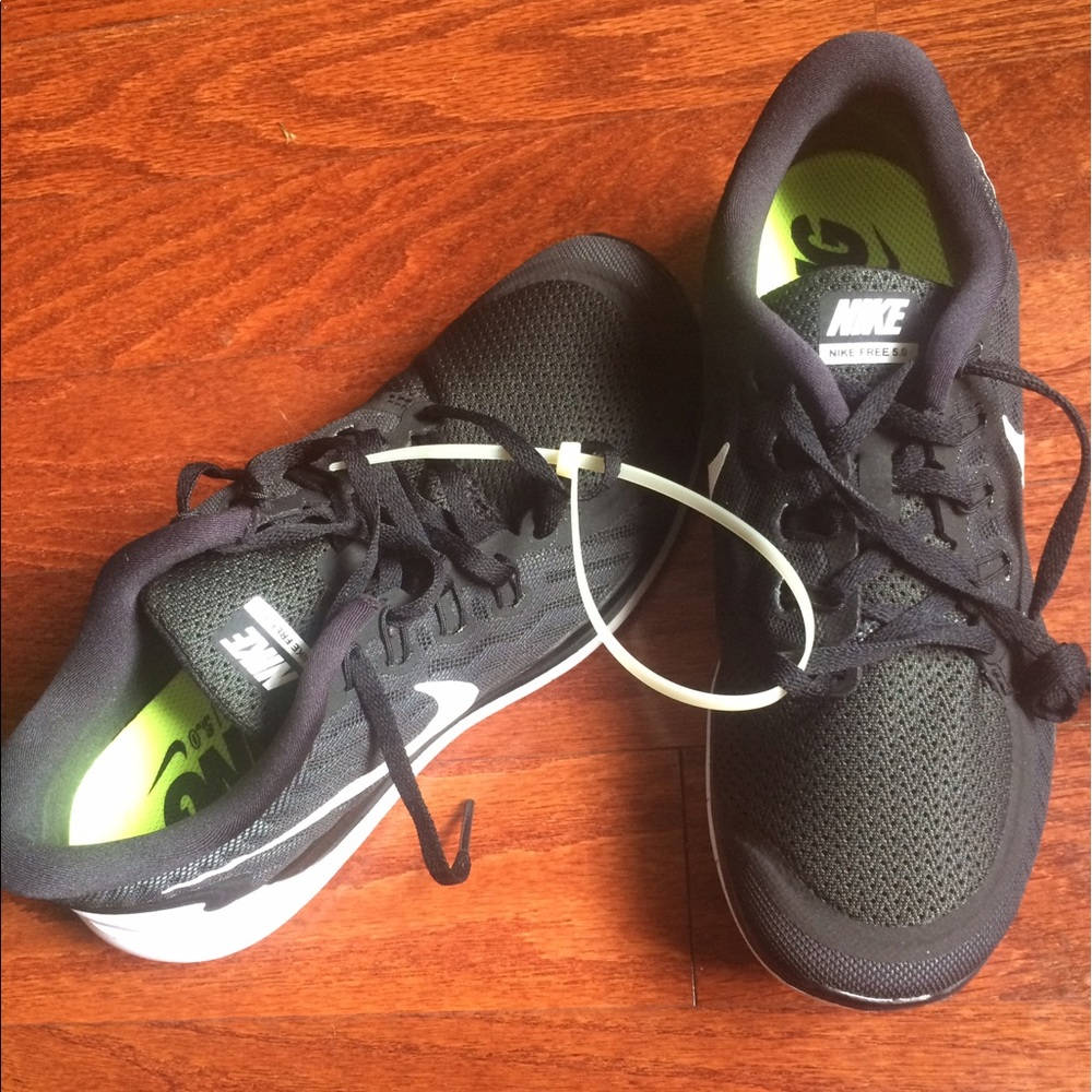 Brand New Size 8 Women's Nike Free Runs