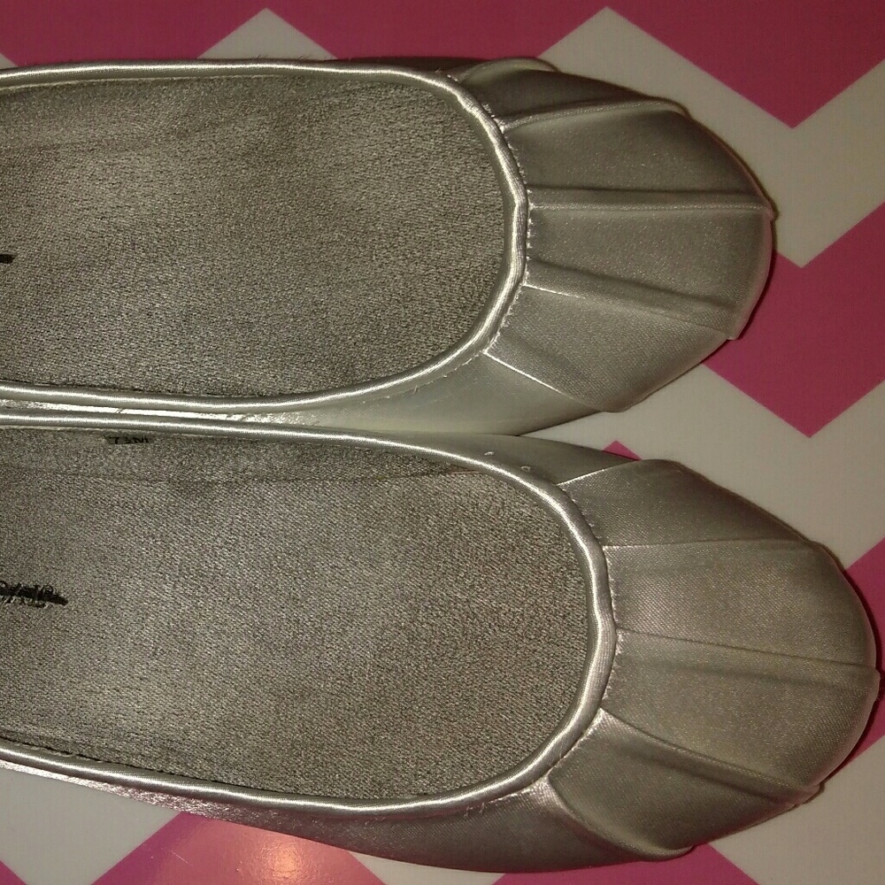 NWT David's Bridal ballet flats