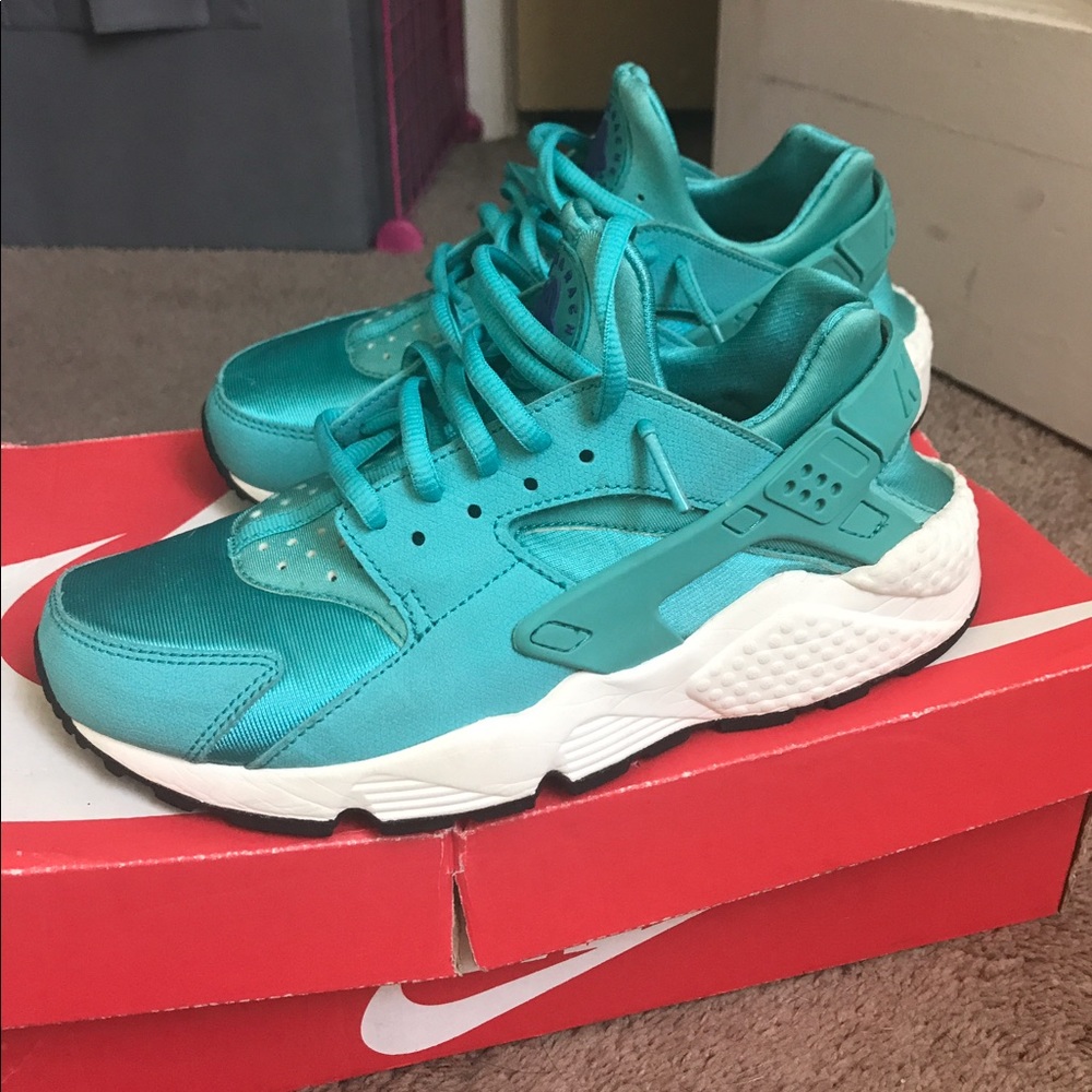 Nike Women's huaraches