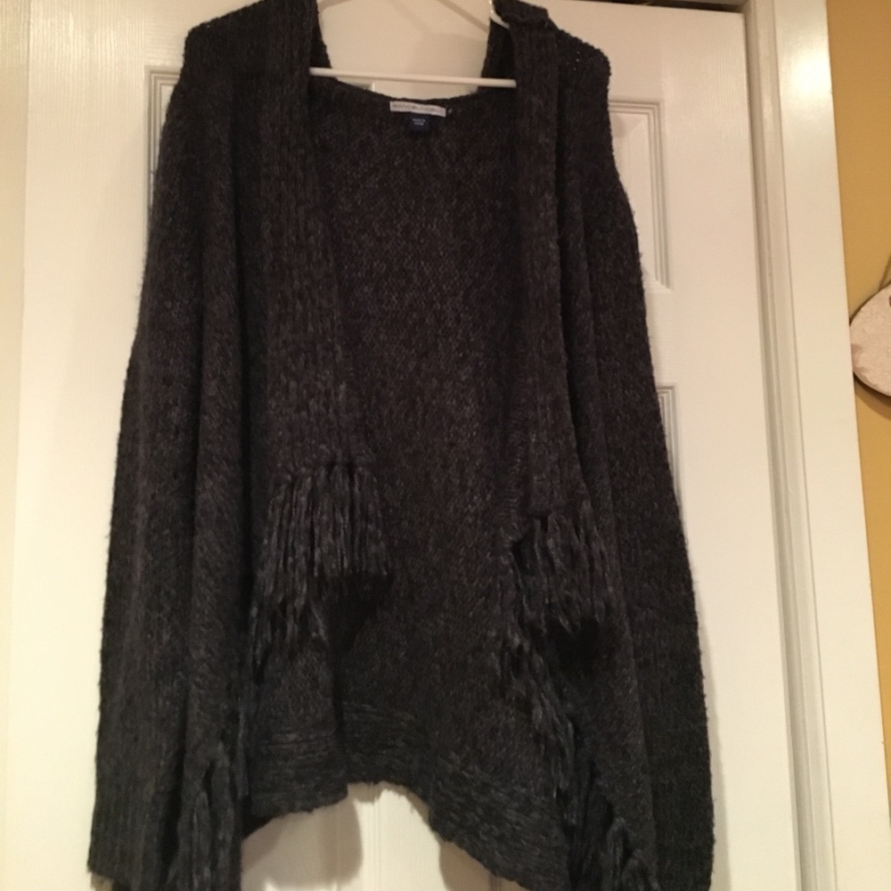 Over sized gray sweater with fringe