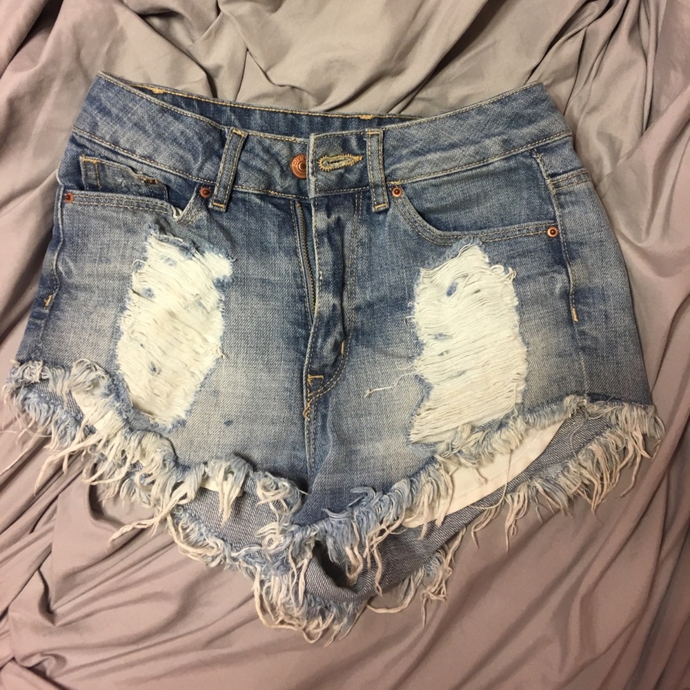 very cute ripped shorts!!