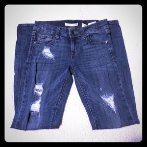 Distressed skinny jeans