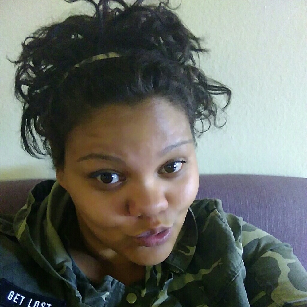 Meet your Posher, Keshia