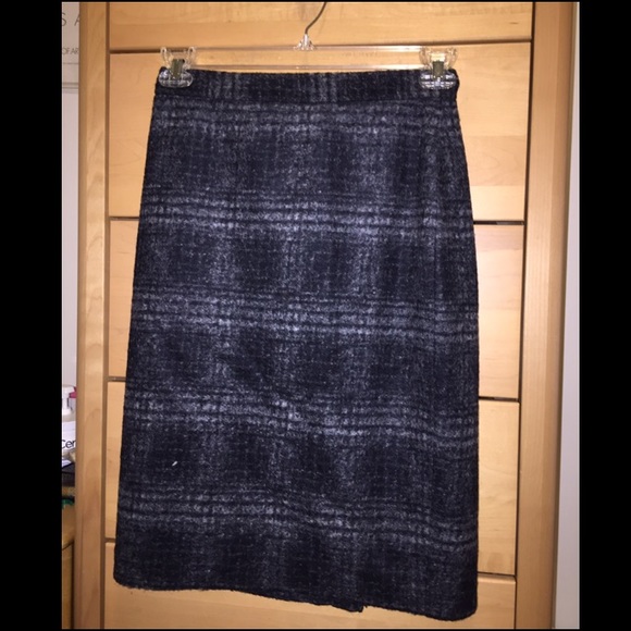 Banana Republic Plaid Pencil Skirt - Picture 2 of 3